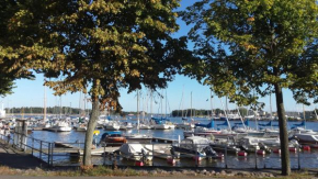 Seaside Downtown Apartment with private parking, Helsinki